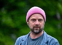 Peter Kneffel/dpa | «Den ganzen Berg an Geröll umarmen», rät der Schauspieler und Musiker Christoph Letkowski bei seelischen Krisen.