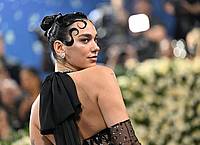 Evan Agostini/Invision/dpa | Dua Lipa gehört zu den großen Popsängerinnen der Gegenwart - hier bei der Met Gala 2025. (Archivbild)