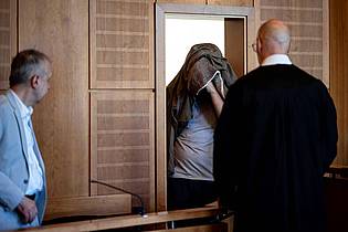 Fabian Strauch/dpa | Der Angeklagte soll im vergangenen Oktober mehrere Brände gelegt haben, bevor er in einem Kino-Foyer Nähe des Hauptbahnhofs von Polizisten niedergeschossen wurde. 