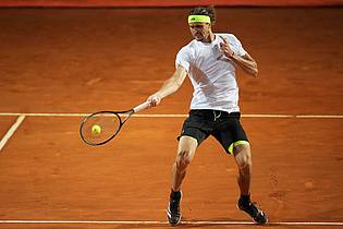 Alessandra Tarantino/AP/dpa | Alexander Zverev spielt überraschend doch am Hamburger Rothenbaum.