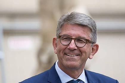 Hannes P. Albert/dpa | Wolfram Weimer, Staatsminister für Kultur und Medien, ist parteilos, aber nicht ohne politische Verortung.
