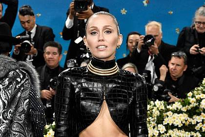 Evan Agostini/Invision/AP/dpa | Miley Cyrus landete nach einem Dreh auf der Intensivstation. (Archivbild)