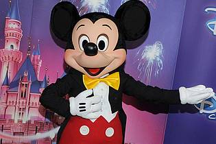 Ursula Düren/dpa | Die Bayern zu Gast bei Micky Maus, der weltberühmte Zeichentrickfigur von Walt Disney. 