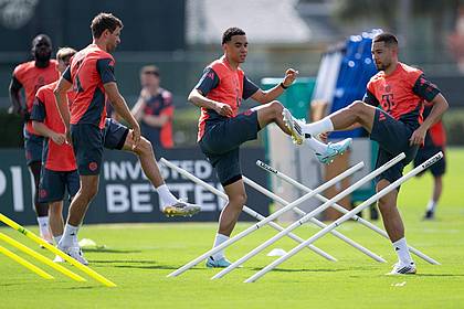Sven Hoppe/dpa | In Orlando bereiten sich Leroy Sanés künftige Ex-Teamkollegen um Thomas Müller (l) und Jamal Musiala (M) auf die Club-WM vor.  