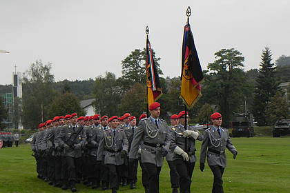 Soldaten beim Maschieren