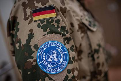 Das Schulterpatch der MINUSMA Mission der Vereinten Nationen UN an einem Bundeswehr Soldaten im Bundeswehr Feldlager Camp Castor.