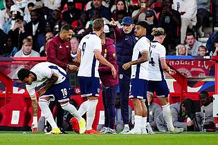 Mike Egerton/PA Wire/dpa | Englands Trainer Thomas Tuchel (M) konnte mit der Leistung seiner Spieler gegen das Team aus Senegal nicht zufrieden sein.