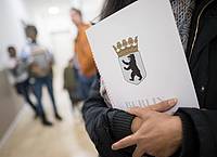 Sebastian Gollnow/dpa | In Berlin gibt es seit Anfang 2024 eine zentrale Einbürgerungsstelle im Landesamt für Einwanderung. (Archivfoto)