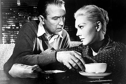 picture alliance / dpa | Kim Novak - hier im Hitchcock-Klassiker «Vertigo» - erhält einen Goldenen Löwen für ihr Lebenswerk. (Archivfoto)