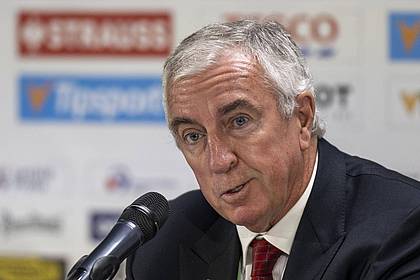Peter Schneider/KEYSTONE/dpa | IIHF-Präsident Luc Tardif bestätigt: Olympia 2026 findet ohne Russland statt.