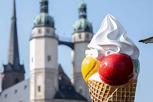 Hendrik Schmidt/dpa | Das perfekte Wetter für Eis.