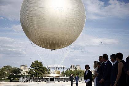 Yoan Valat/Pool EPA/AP/dpa | Vom 21. Juni an steigt der Olympia-Ballon in Paris wieder in den Abendhimmel.