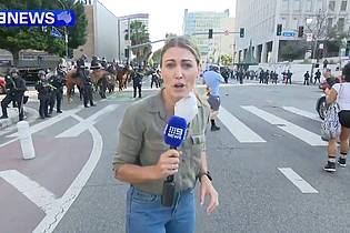 9news Australia/AAP/dpa | Die Demonstrationen gegen die Abschiebung von Einwanderern ohne Papiere führen teils zu gefährlichen Momenten. 