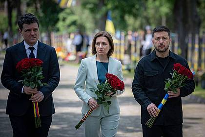 Uncredited/Presidential Press Service/AP/dpa | Staats- und Regierungschefs aus Südosteuropa legten in Odessa Blumen für gefallene ukrainische Soldaten nieder. 