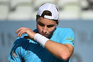 Marijan Murat/dpa | Jan-Lennard Struff kann im Achtelfinale von Stuttgart nicht überraschen.