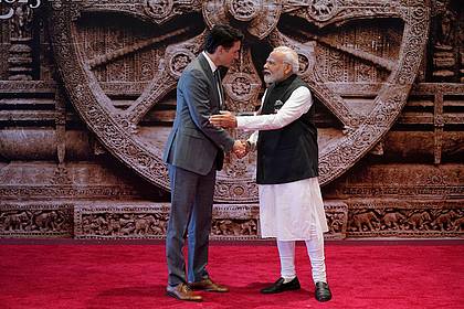 Indiens Premierminister Narendra Modi (r) begrüßt seinen kanadischen Amtskollegen Justin Trudeau anlässlich des G20-Gipfels in Neu Delhi.