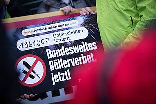 Sebastian Gollnow/dpa | Auch Mitglieder der Gewerkschaft der Polizei setzen sich für ein bundesweites Böllerverbot ein. (Archivfoto)