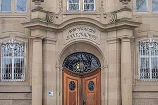 Silas Stein/dpa | Ein Jugendlicher soll auf seinen Freund geschossen haben. Jetzt steht er vor Gericht. (Archivbild)