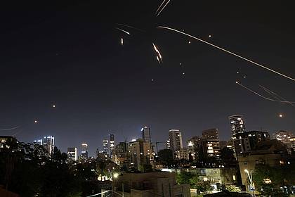 Oded Balilty/AP/dpa | Israel Luftabwehr ist auch in der Nacht aktiv.  