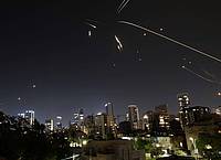 Oded Balilty/AP/dpa | Israel Luftabwehr ist auch in der Nacht aktiv.  
