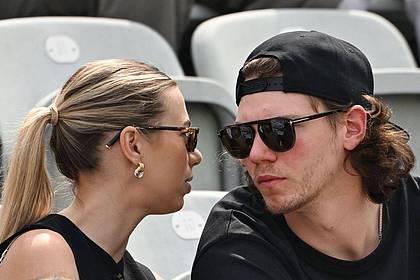 Marijan Murat/dpa | NHL-Verteidiger Moritz Seider schaute mit seiner Freundin, der früheren Shorttrackerin Anna Seidel, beim Tennis vorbei.