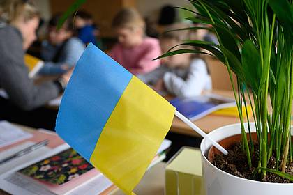 Robert Michael/dpa | Laut EU-Kommission sind seit Beginn des russischen Angriffskrieges über 4,3 Millionen Menschen aus der Ukraine in die EU geflohen. (Archivbild)