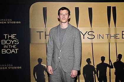 Evan Agostini/Invision via AP/dpa | Dua Lipas Verlobter Callum Turner. (Archivbild)