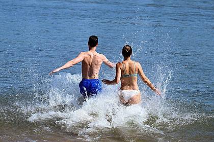 Roberto Pfeil/dpa | Es wird warm. (Symbolbild)
