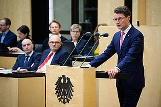 Bernd von Jutrczenka/dpa | NRW-Ministerpräsident Wüst mahnte: Länder und Kommunen müssten sich die Entlastungen auch leisten können. 