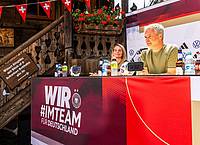 Philipp von Ditfurth/dpa | Bundestrainer Christian Wück gab seinen EM-Kader im Europapark Rust bekannt.