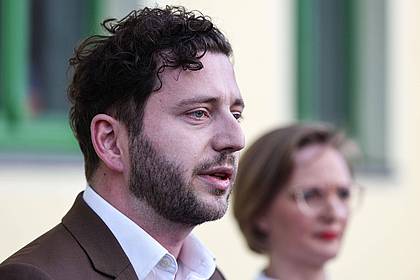 Hannes P. Albert/dpa | Die Grünen haben Fehler gemacht im Umgang mit Vorwürfen gegen ihren Bundestagsabgeordneten Stefan Gelbhaar - das räumt der Vorstand ein. 