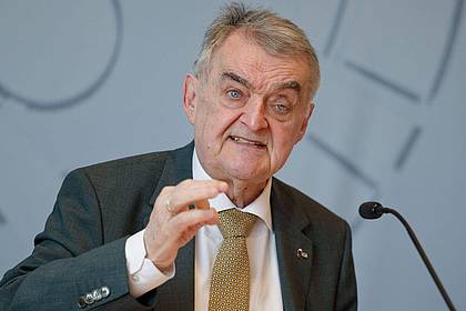 Henning Kaiser/dpa | NRW-Ministerpräsident Reul macht vor allem die zunehmende Radikalisierung junger Menschen Sorge.