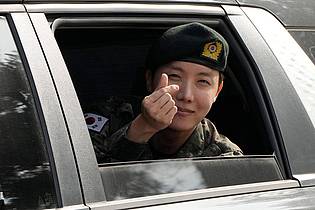 Ahn Young-joon/AP/dpa | BTS-Mitglied J-Hope hatte bereits seinen Militärdienst abgeleistet. (Archivbild) 