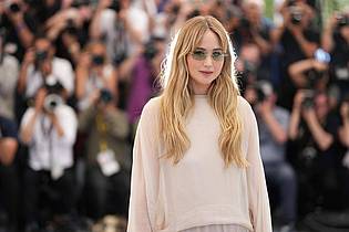 Scott A Garfitt/Invision/AP/dpa | Jennifer Lawrence nach der Premiere ihres neuen Films in Cannes.