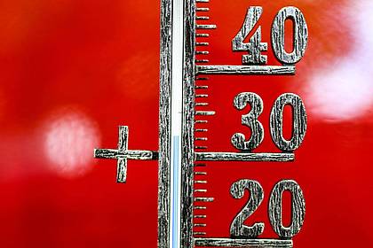 Patrick Seeger/dpa | Besonders im Südwesten könnte am Freitag gebietsweise bis zu 36 Grad warm werden. (Symbolbild)