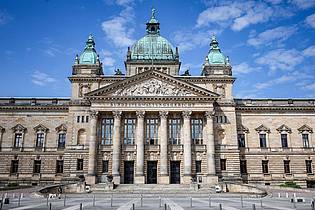 Jan Woitas/dpa | Das Bundesverwaltungsgericht Leipzig prüft das Verbot des rechtsextremen Magazins «Compact» (Symbolfoto) 