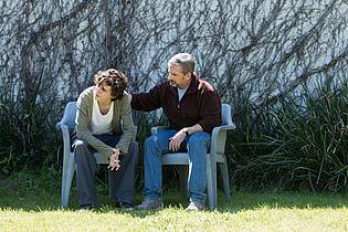 François Duhamel/MDR/AMAZON CONTENT SERVICES/dpa | Vater David (Steve Carell, r) und Sohn Nic Sheff (Timothée Chalamet, l) müssen reden.