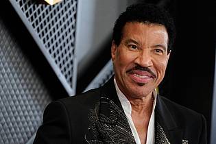 Jordan Strauss/Invision/AP/dpa | «Madonna sah aus wie Madonna. Prince wie Prince. Und Michael Jackson wie Michael Jackson. Sie waren keine Darsteller, sie waren das, was sie waren», sagt Lionel Richie über die 80er Jahre.