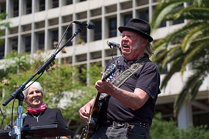 Jae C. Hong/AP/dpa | Der kanadische Sänger Neil Young. (Archivbild)