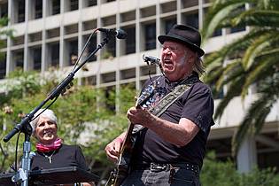Jae C. Hong/AP/dpa | Der kanadische Sänger Neil Young. (Archivbild)
