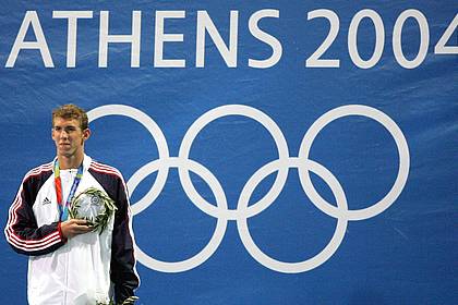 picture alliance / dpa | US-Schwimmstar Michael Phelps war bei den Olympischen Spielen 2004 in Athen siegreich. (Archivbild)