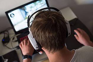 Lino Mirgeler/dpa | Gaming ist zu einem wichtigen Industriezweig geworden. 