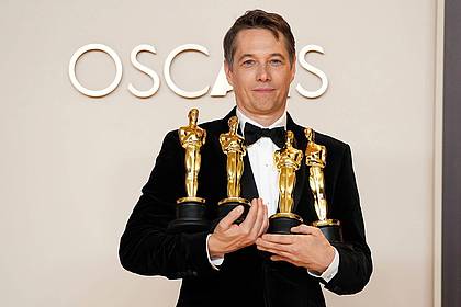 Jordan Strauss/Invision/AP/dpa | Oscars 2025: Sean Baker war der Gewinner der Preise für das beste Originaldrehbuch, den besten Filmschnitt, die beste Regie und den besten Film für «Anora».